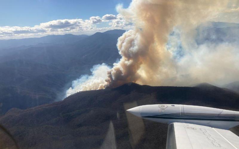 Black Bear Fire along I40, 150 acres with closures in effect Smoky